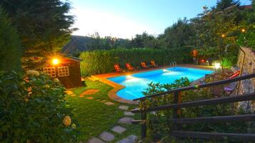 Casa | Piscina | Una piscina cubierta, una piscina al aire libre