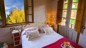 House | 5 bedrooms, iron/ironing board, individually furnished, bed sheets - Villa in A Lama Near Rias Baixas Beaches (A Lama)
