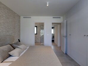 3 bedrooms, bed sheets - Belvilla by OYO Apartment in Estepona (Estepona)