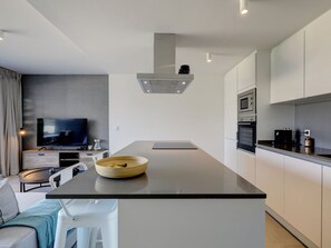 Private kitchen - Belvilla by OYO Apartment in Estepona (Estepona)