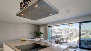 Private kitchen - Belvilla by OYO Apartment in Estepona (Estepona)