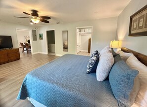 3 Schlafzimmer, Schreibtisch, Bügeleisen/Bügelbrett, WLAN