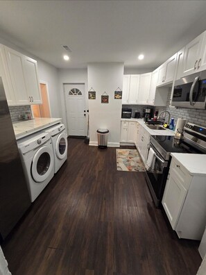 Micro-ondes, four, plaque de cuisson