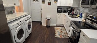 Charming 3-bedroom house with WiFi, AC in delightful Hudson