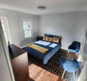 3 bedrooms, iron/ironing board, WiFi, bed sheets - Charming 3-bedroom house with WiFi, AC in delightful Hudson (Hudson)