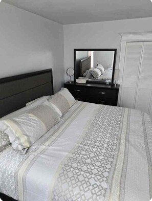 3 bedrooms, iron/ironing board, WiFi, bed sheets