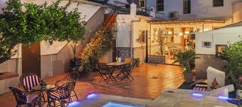 Cubo's Noches de Luna Casabermeja House / city center / community pool / free Wi-Fi