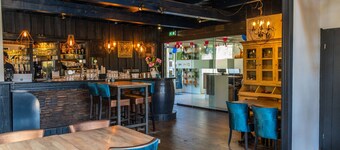 ชาเล่ต์ ใกล้สนามกอล์ฟ ในสวนสาธารณะสำหรับวันหยุด