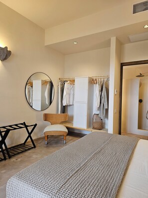 3 soverom, skrivebord, strykejern/-brett og sengetøy