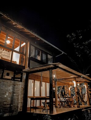 Suite estudio de diseñador, 1 habitación, Terraza, vista al jardín | Terraza o patio