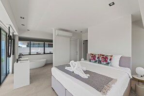 4 bedrooms, in-room safe, desk, iron/ironing board