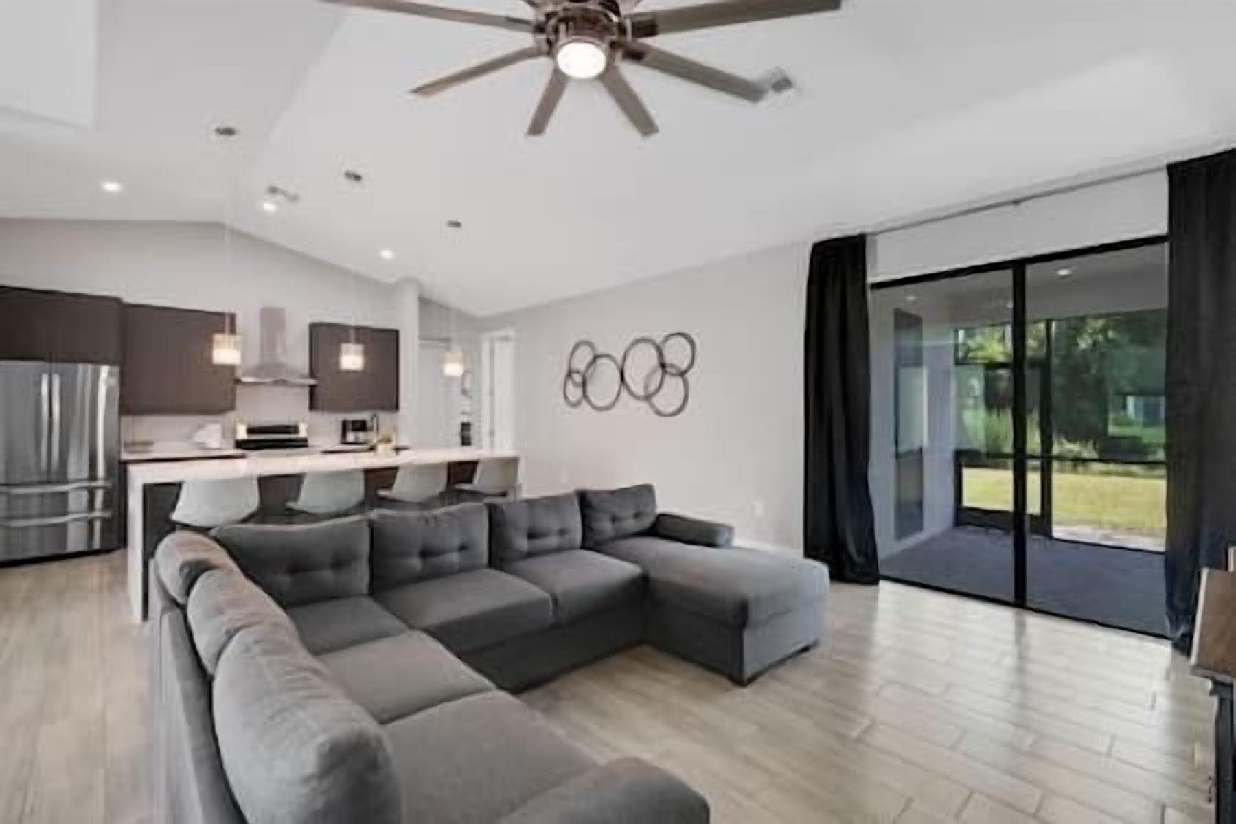 Near Bonita Beach w/ spa for 10*