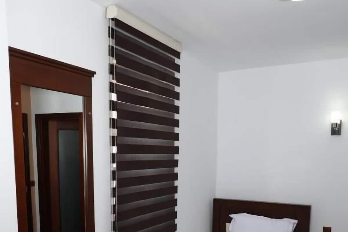 Basic Single Room | Desk, soundproofing, free WiFi, bed sheets
