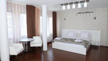 Chambre Double Exclusive | Bureau, chambres insonorisées, Wi-Fi gratuit, draps fournis