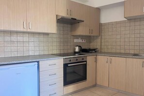 Luxury Studio, City View | Private kitchen - Phaedrus Living: Hoopoe Residencies 103 (Nicosia)