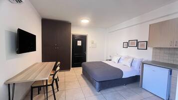 Luxury Studio, City View | Blackout drapes, iron/ironing board, free WiFi