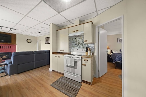 Five Bedroom Oasis with View of Abbotsford Valley