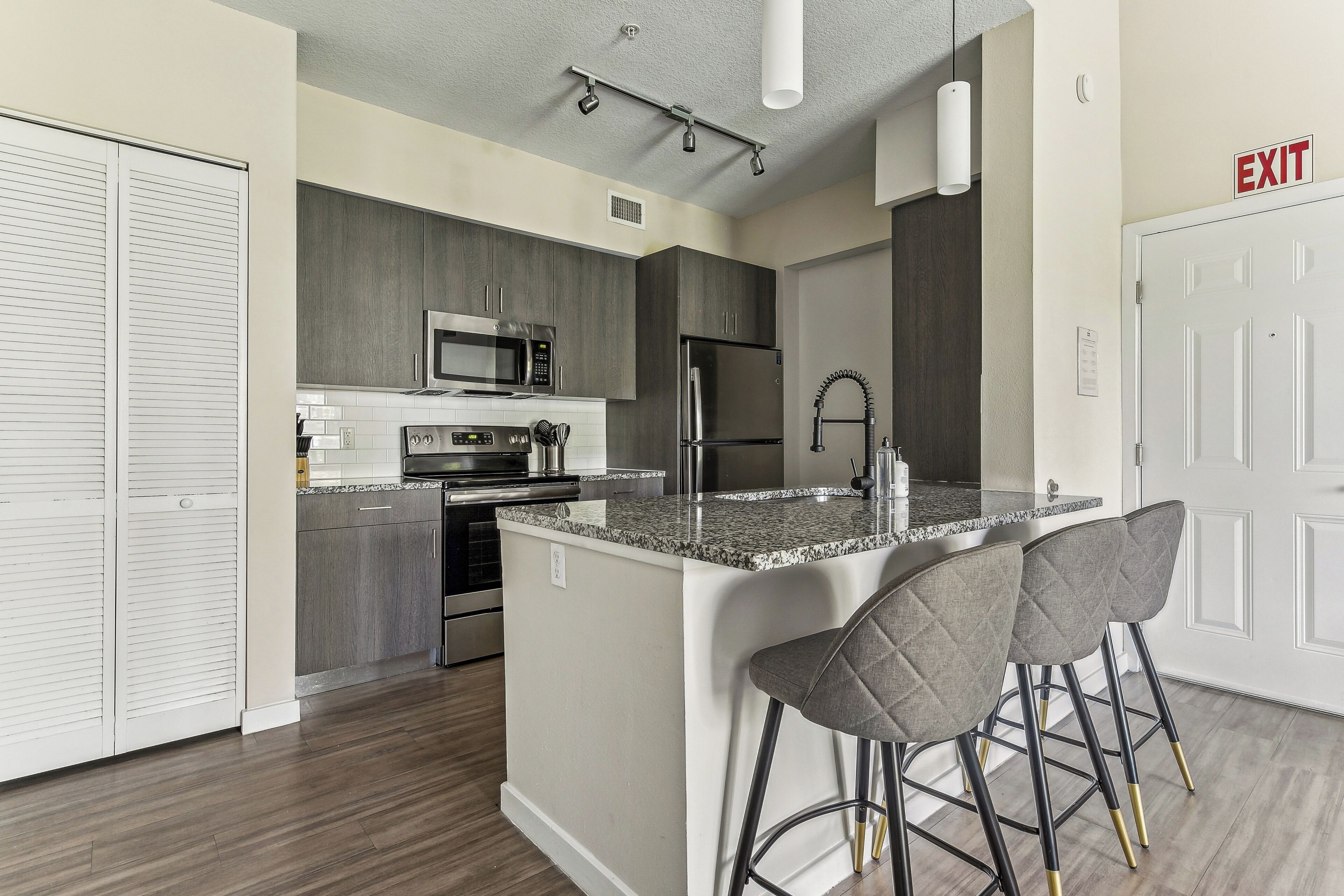 經典公寓 (Self Check-in with Virtual Front Desk) | 私人廚房 | 大型冰箱、微波爐、烤箱、爐台