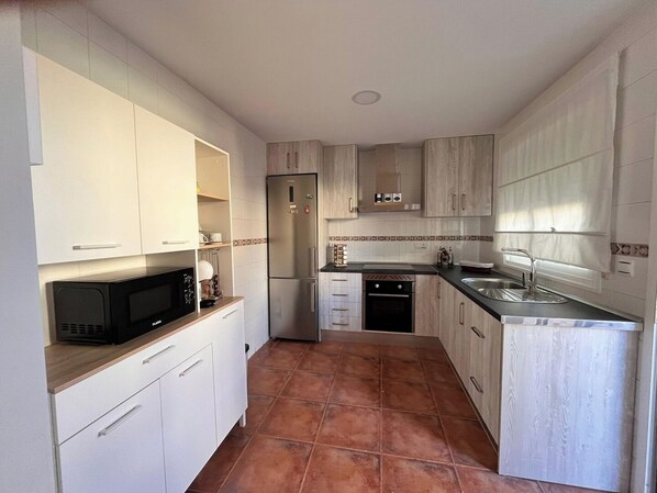 Fridge, microwave, oven, cookware/dishes/utensils