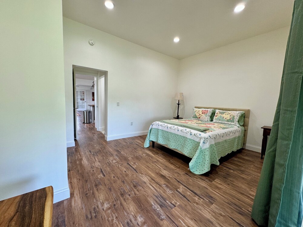 Beautiful Farmhouse Interlochen Vrbo