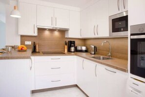 Refrigerador, microondas, horno, lavavajillas