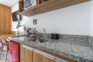 Comfort Studio, 1 Double Bed, Non Smoking, City View | Private kitchen - Akile Bela Vista Tatro Renault (São Paulo)