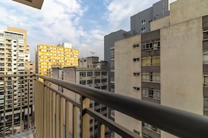 Estudi Comfort, 1 llit doble, no fumadors, vistes a la ciutat | Terrassa o pati