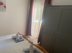 2 chambres, fer et planche à repasser, accès à Internet, literie fournie