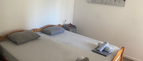 2 bedrooms, iron/ironing board, Internet, bed sheets