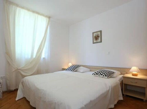 Beachfront Apartments Tamarix - One Bedroom Apartment with Partial Sea View