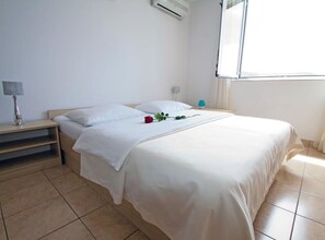 1 bedroom, iron/ironing board, Internet, bed sheets - Beachfront Apartments Tamarix - Superior One Bedroom Apartment (Grand) 1 (Posedarje)