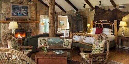 Dog Trot Entire House & Private Pool Texas BlissWood Unique Ranch with optional Safari!