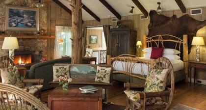 Dog Trot Entire House & Private Pool Texas BlissWood Unique Ranch with optional Safari!