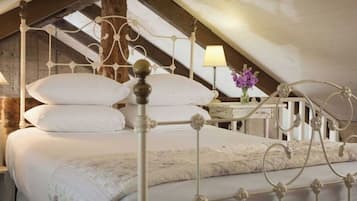 3 bedrooms, bed sheets