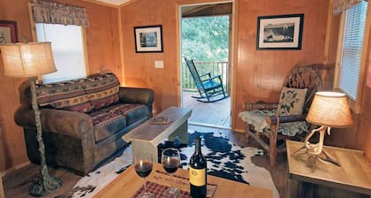 Sunset Pond Private Cabin with Private Hot Tub & options to experience our Texas Safari!