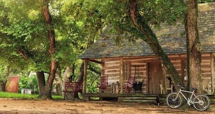 1800-style cedar Log Cabin on Blisswood Ranch with many optional activities!