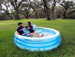 Outdoor spa tub - The Enchanting Lehmann House on our Cowboy Ranch B&B with optional activities! (Cat Spring)