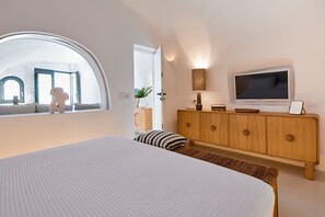 2 sovrum, vÀrdeförvaringsskÄp pÄ rummet och strykjÀrn/strykbrÀda