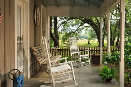Texas Farm House getaway on BlissWood Ranch with Optional Activities & Safari!