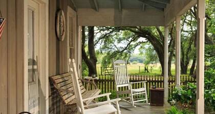 Texas Farm House getaway on BlissWood Ranch with Optional Activities & Safari!