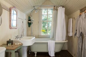 Ducha, secador de pelo, toallas