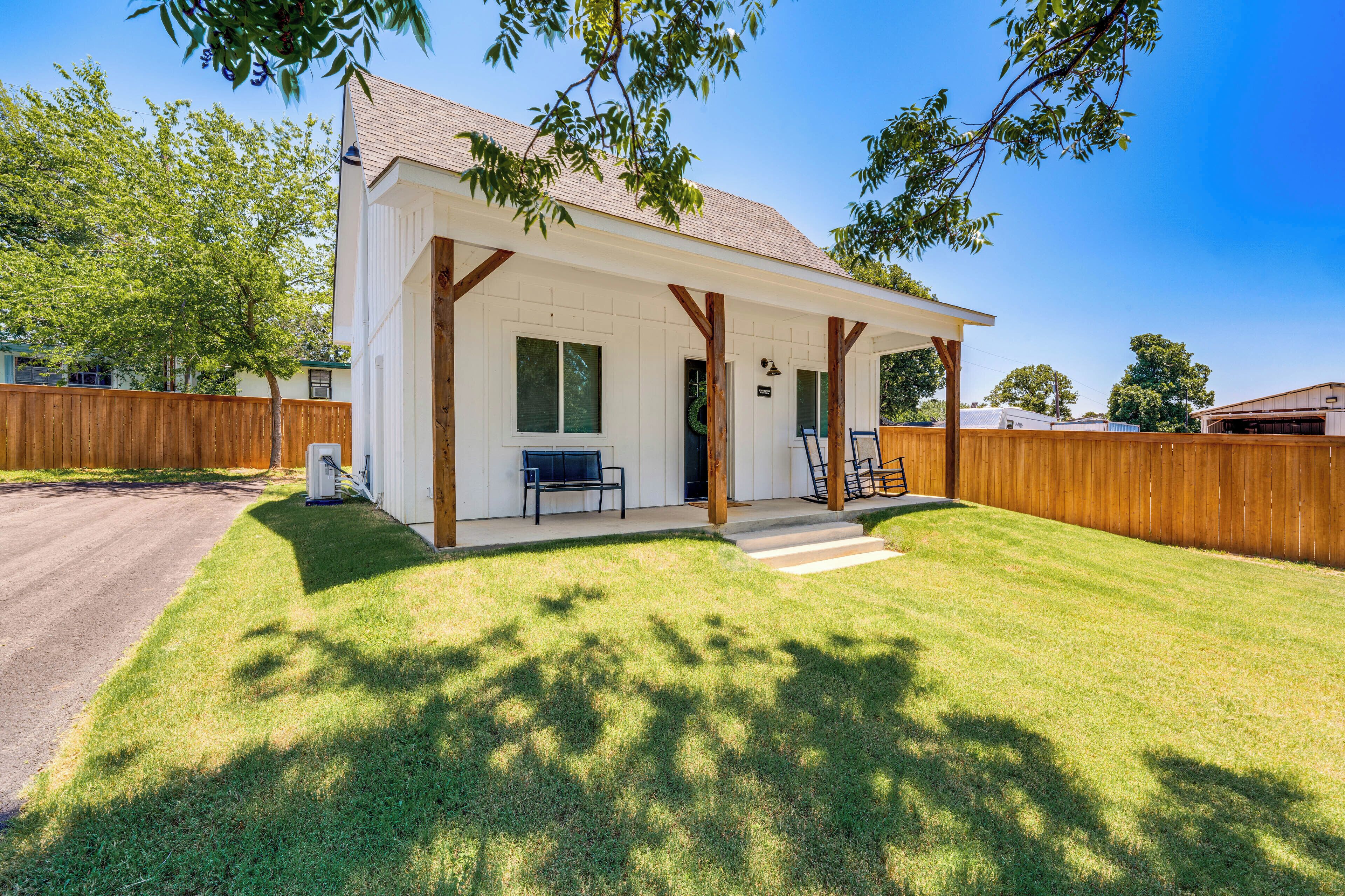 Cozy ‘Two Peaks’ Home Near Lake Texoma State Park!