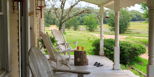 Cozy Loft Suite-Part of Dog Trot House-Shared Pool, Fireplace Ranch Fun Options