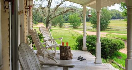 Cozy Loft Suite-Part of Dog Trot House-Shared Pool, Fireplace Ranch Fun Options