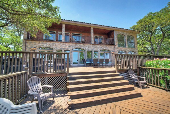 Front of property - Upstay -10 Waterfront Mansion with Jetty (Buchanan Dam)