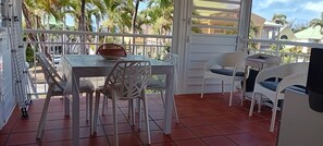 Outdoor dining - Anse des Rochers Studio Proche Plage et Piscine (saint francois)