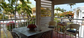 Outdoor dining - Anse des Rochers Studio Proche Plage et Piscine (saint francois)