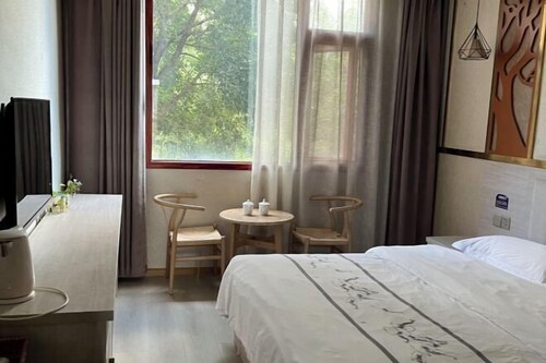 Menglian Bafang Hotel