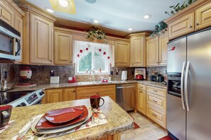 Refrigerador, microondas, horno, placa de cocina