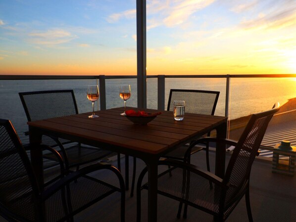 Apartment | Dining - Beautiful Apartment With sea View (Scherpenisse)